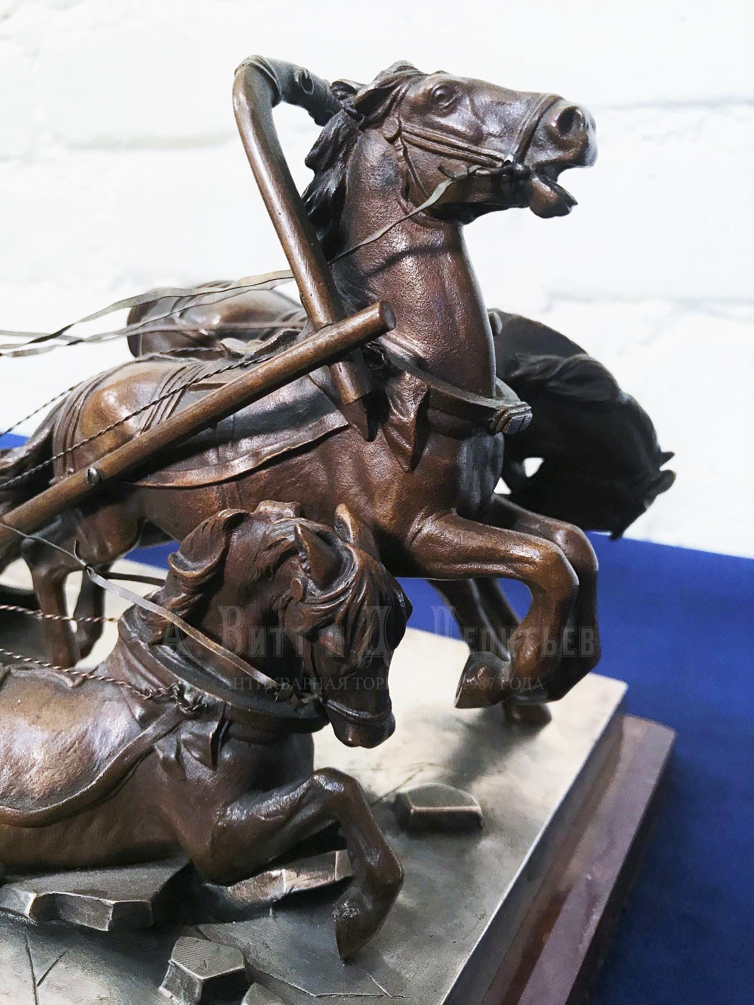 Тройка, преследуемая волками, бронзовая русская антикварная скульптура